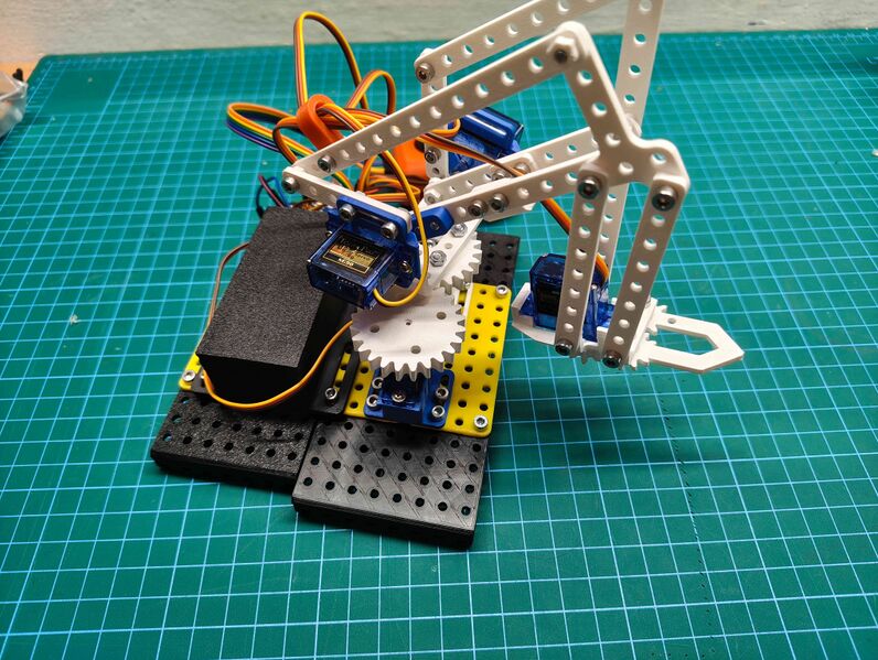 Súbor:RoboticArmImage107.jpg